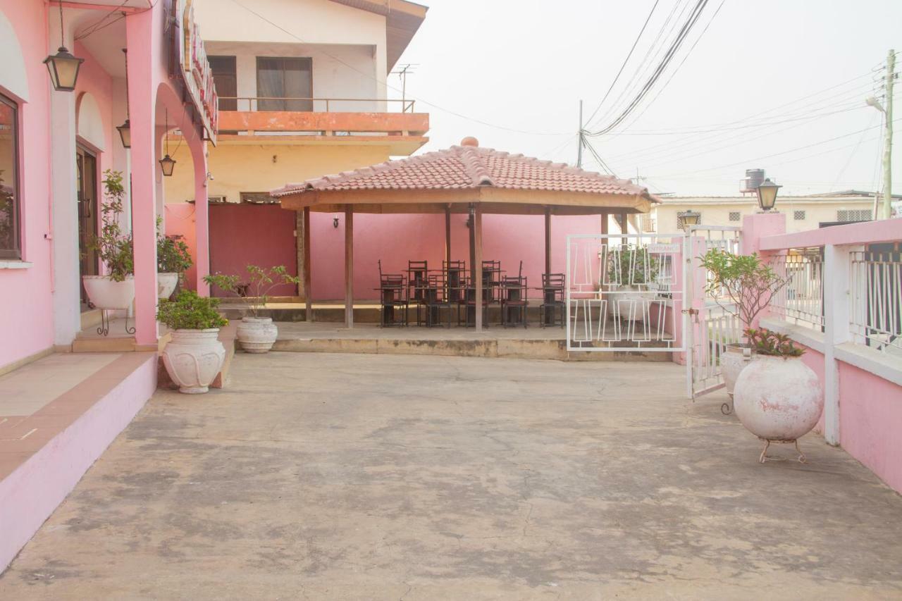 Pink Hostel Akkra Exterior foto